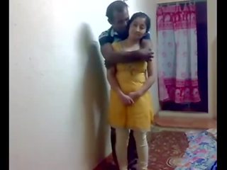 Desi pasangan enticing seen dalam rumah - hornyslutcams.com
