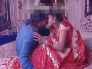 Индийски деси двойка на техен първи нощ ххх филм - просто женени закръглени тийнейджър